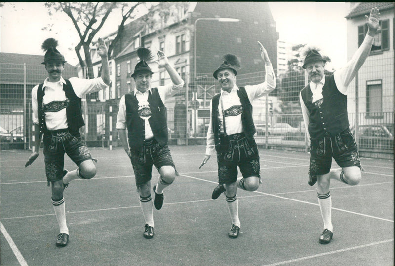 1991 GRAY PANTHERS FFUU TRAINEES FROG DEPENDENT MODEL LANDS OPEN GRAF - Vintage Photograph