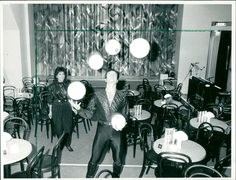 1988 VARIE TIGERPALAS ERNESTO MONTEGO JUGGLER ASCHAFFE FILM - Vintage Photograph