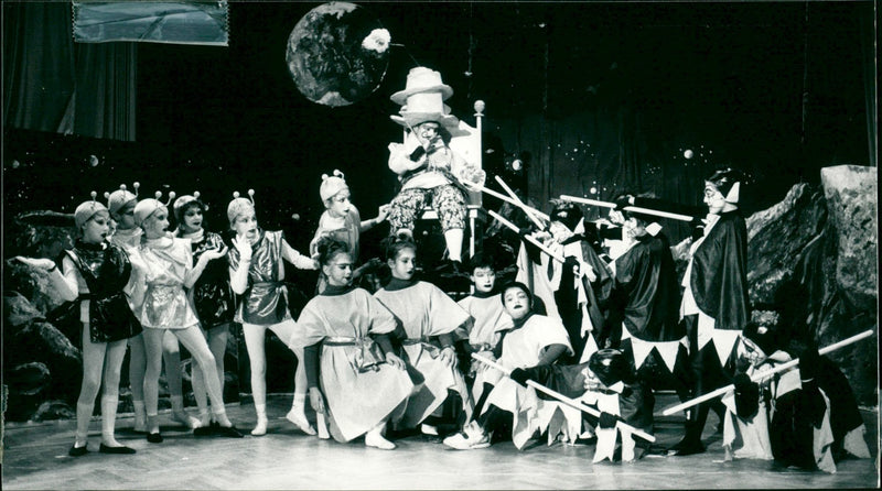 VARIETE SCHOOLS SCHULER SHEND SCHOOL DRAMA MUSIC - Vintage Photograph