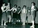 1987 VARIETE SCHULER SCHOOLS SHEAT SCHAUSPIELSCHULE WERNER SCHURING FILM JOAN - Vintage Photograph