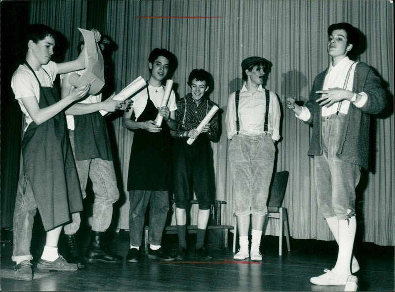1987 VARIETE SCHULER SCHOOLS SHEAT SCHAUSPIELSCHULE WERNER SCHURING FILM JOAN - Vintage Photograph