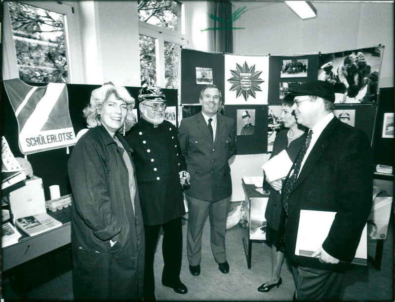 MUSIC LEVEL MED KREDLERLOTSE FNP ENTIN EBELING AND - Vintage Photograph