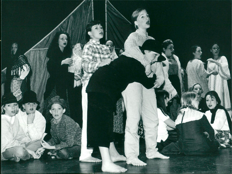 1998 SCHOOLS SCHULER SHEAT ACTION SCHOOL VARIETE SCHUL MUSICAL - Vintage Photograph