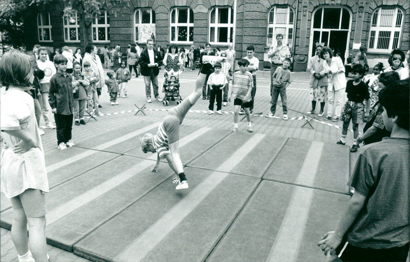 1995 MUSIC LEVEL KREDL SCHOOL FESTIVAL CAN SEEN - Vintage Photograph