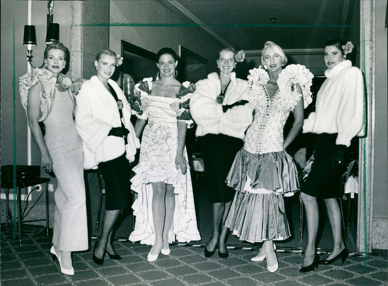LUXURY TENT WHICH LOCATED ABOVE LUCAEBRUNNEN AND LARGE PARTS FILM - Vintage Photograph