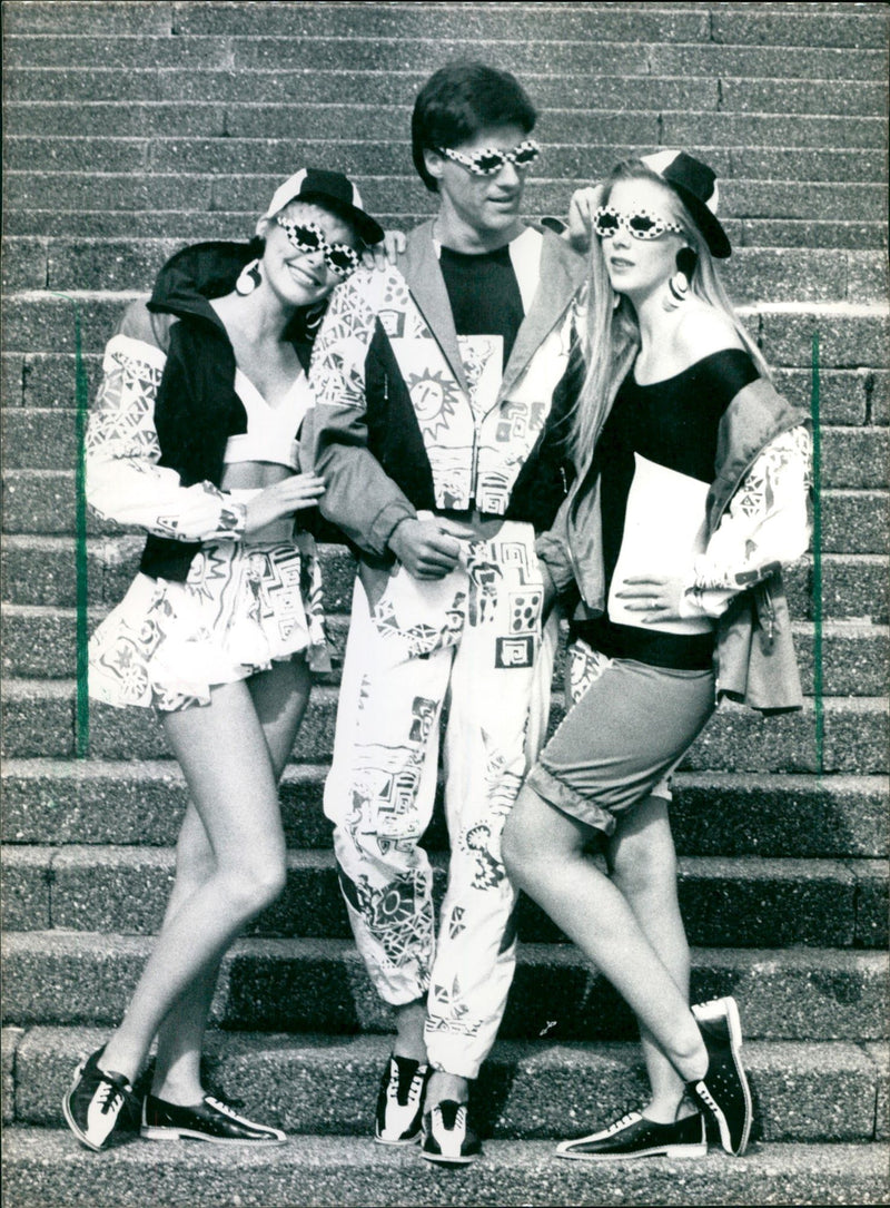 1988 LUXURY TENT WHICH LOCATED ABOVE LUCAEBRUNNEN AND LARGE PARTS FILM - Vintage Photograph