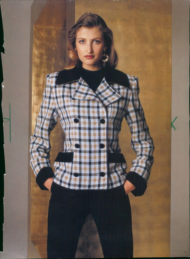 1994 LUXURY TENT WHICH LOCATED ABOVE LUCAEBRUNNEN AND LARGE GRAND FILM - Vintage Photograph