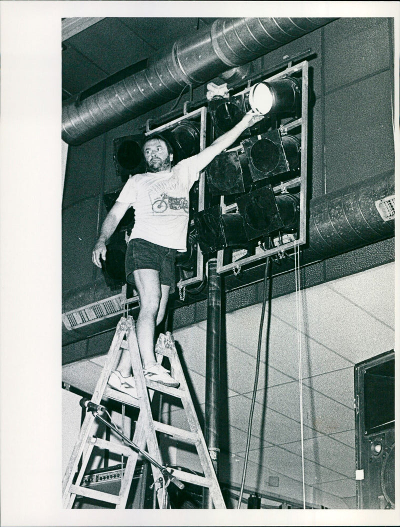 1989 MUSIC BELL LIGHT RUSICHALL SOLINE PALLASKO BUNE ROGERS - Vintage Photograph