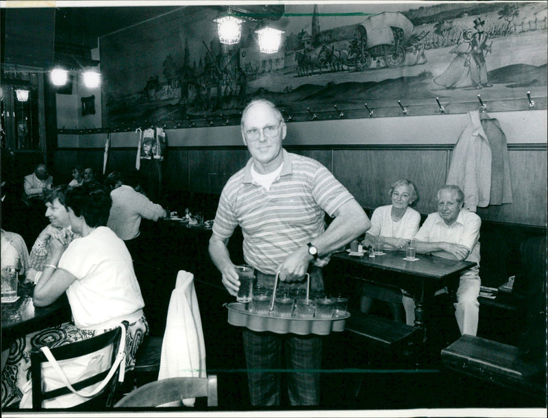 ACHSENHAUSEN LOCAL ANFELWEIN WAGNER SAPERS WITTELSBACH FILM - Vintage Photograph