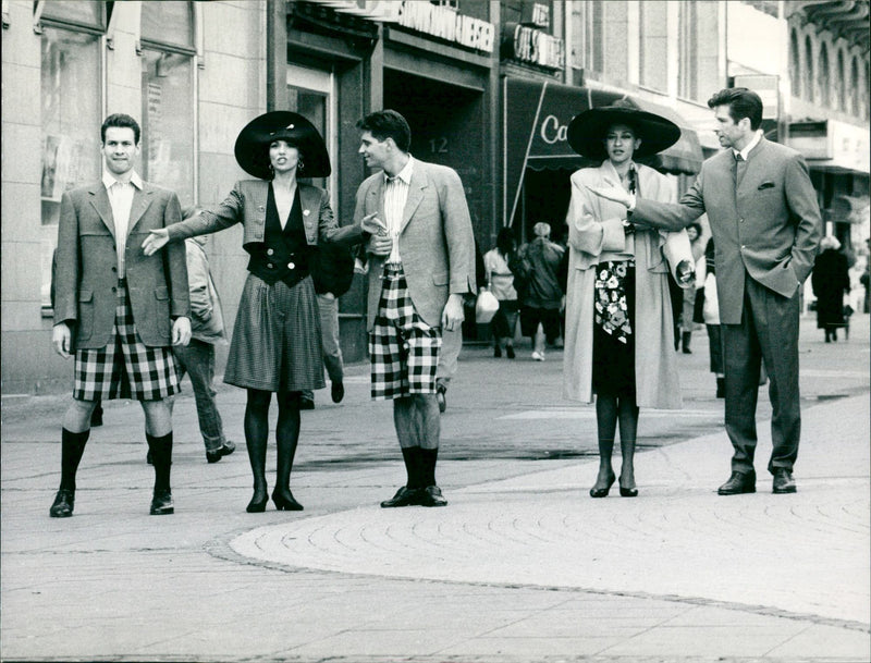 1990 LUXURY TENT WHICH LOCATED ABOVE LUCAEBRUNNE FILM - Vintage Photograph