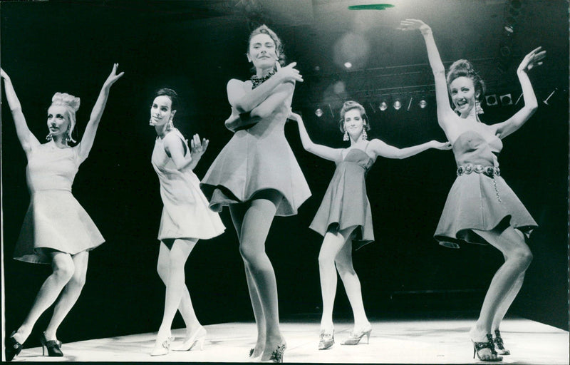 1992 LUXURY TENT WHICH LOCATED ABOVE LUCAEBRUN ROTH ROCK FILM - Vintage Photograph