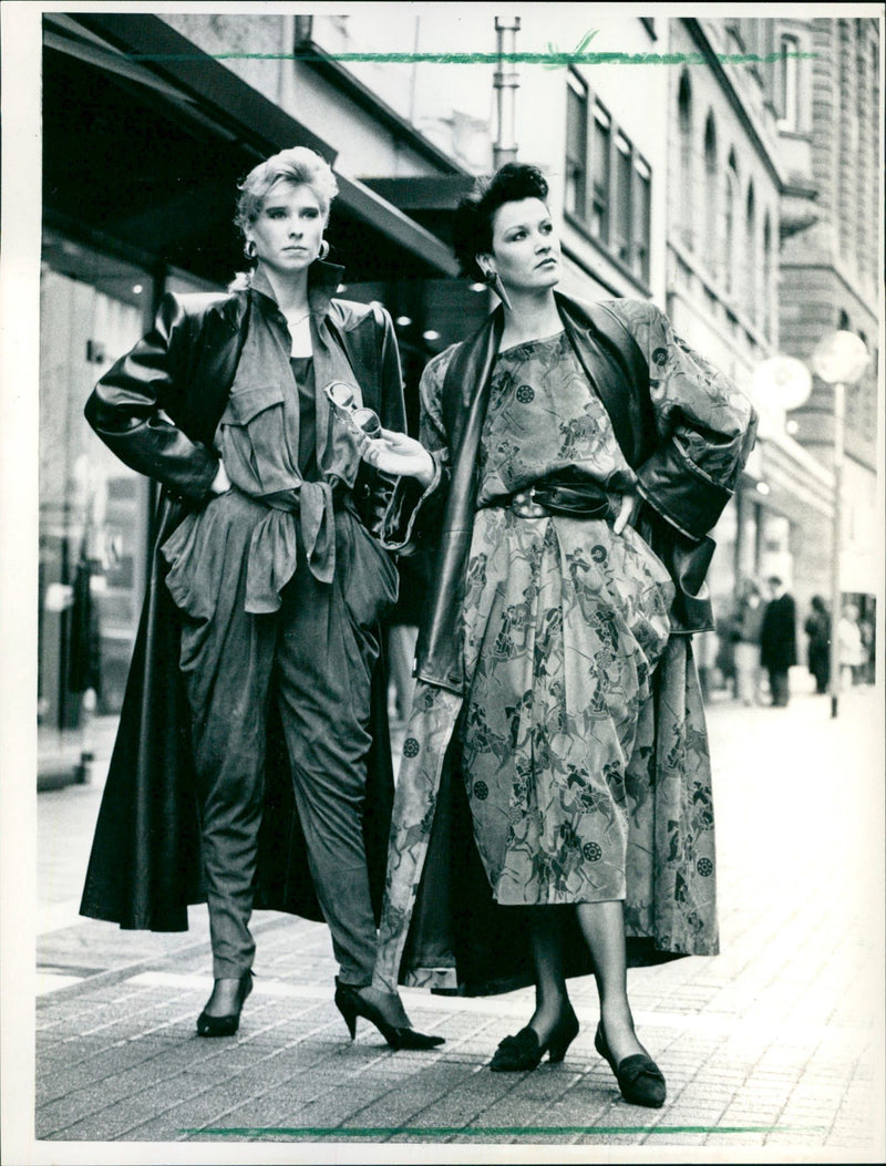 LUXURY TENT WHICH LOCATED ABOVE LUCAEBRUNNEN AND LARGE PARTS FILM - Vintage Photograph