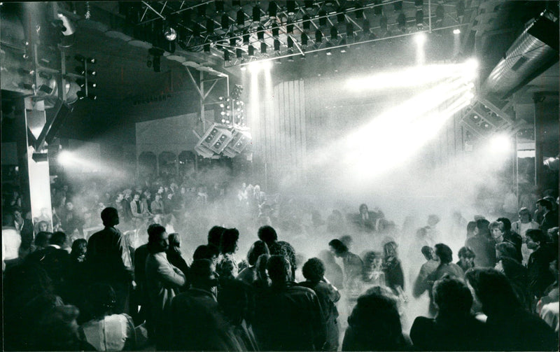 1985 MUSIC HALE LASER MATS USIC HALL FAME GREATEST BAN - Vintage Photograph