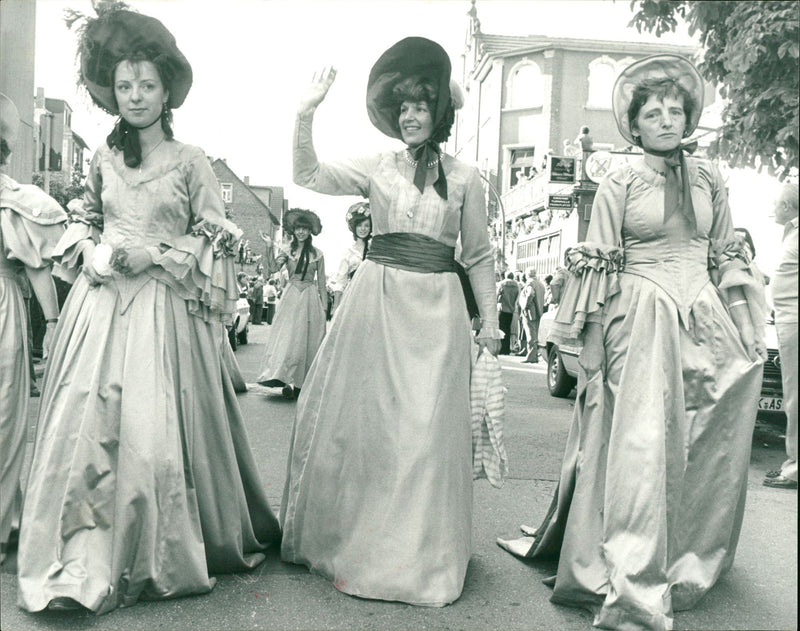 EXTRA IRAPPE HOME MUSEUMS SCHWANHEIME FFM NATURE SHOW HWANHEIM IRA - Vintage Photograph