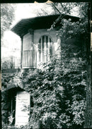 SCHONHOF MODEL MUZIK EXERCISE CENTER THERE FRANKFURTER NEW PRESS FLETON WOME - Vintage Photograph