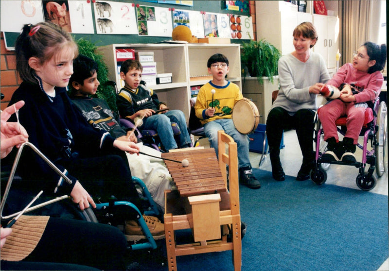 ULEN HEINRICH CHILDREN OF THE STEUL SCHOOL FLE MUSIC AND SOUND RATE WOOD - Vintage Photograph