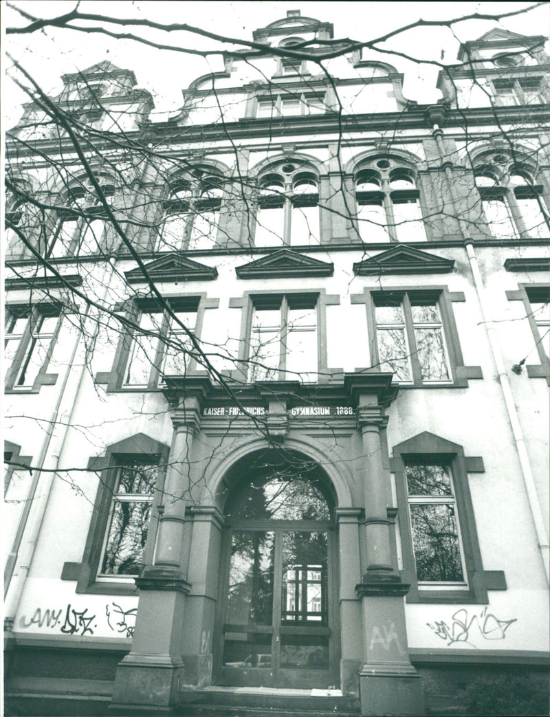 TULEN LEVEL GYMNASIUM MUSIC PLAYING KAISE - Vintage Photograph