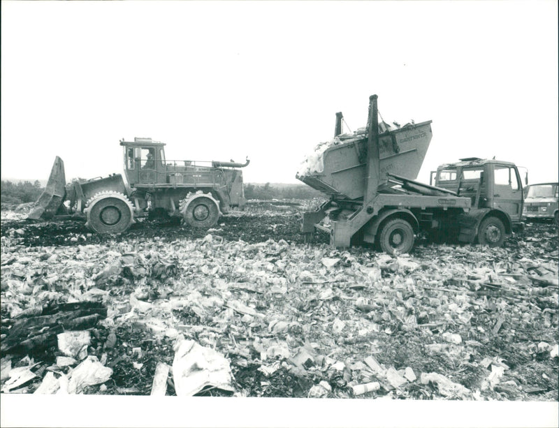 PHOTO PRODUCTION WITTELSBACHERALLEE FRANKFURT BANKKTA FILM - Vintage Photograph