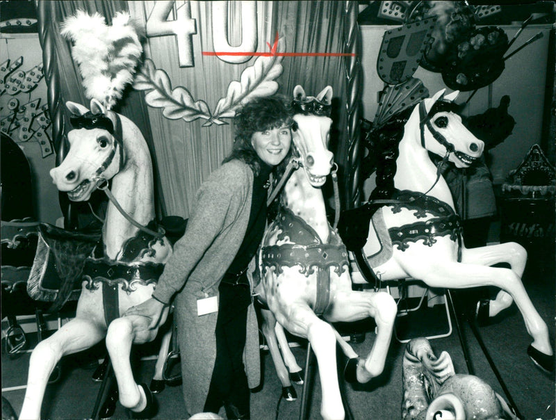 1988 FAIRS VARIOUS TRADES LOOK INTER WINE ALLA FILM KONG KING - Vintage Photograph