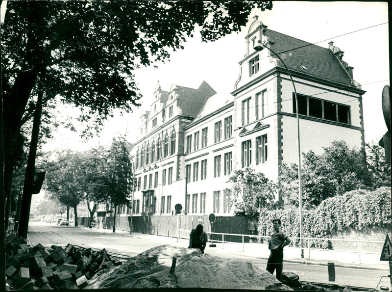 TULEN LEVEL GYMNASIUM MUSIC PLAYING GYMNASTI - Vintage Photograph