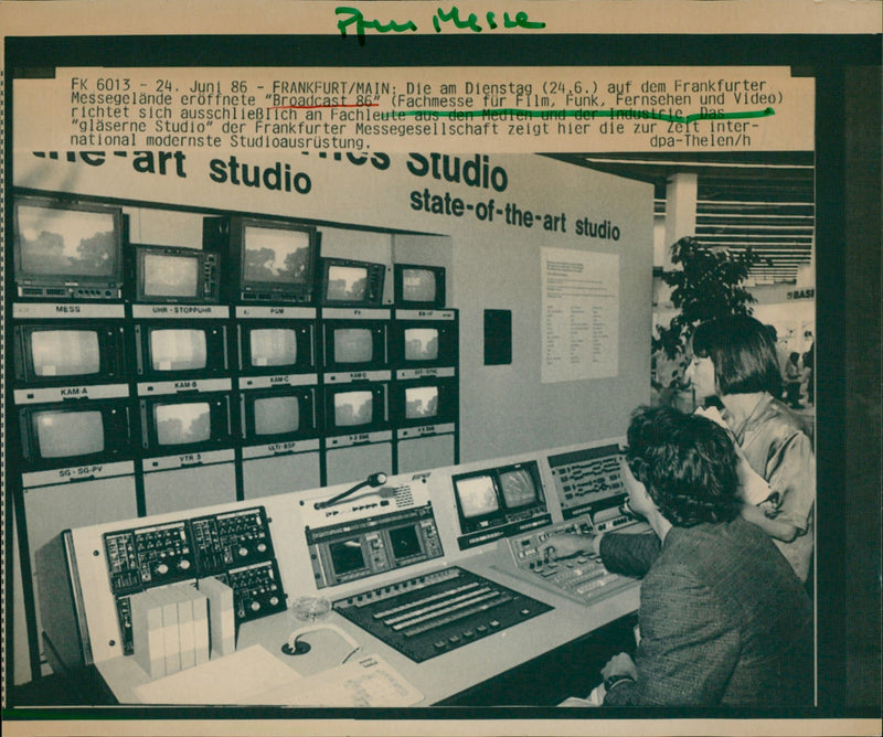 FOOL MESSEN SERIES PHUN MESSE FRANKFURT MAIN BROADCAST TRAD FILM - Vintage Photograph