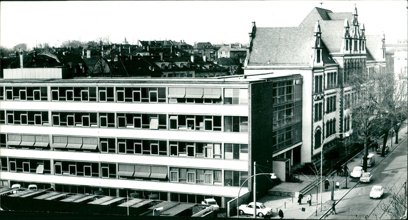 LEVEL TULEN GYMNASIUM MUSIC PLAYING MED VID - Vintage Photograph