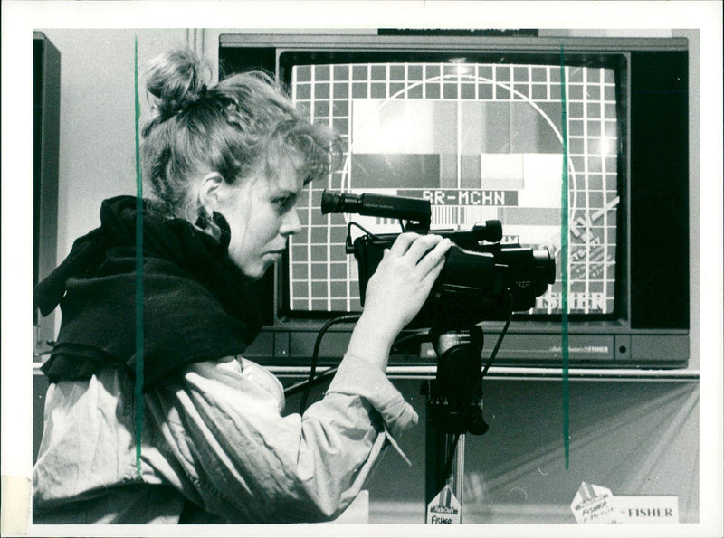 1987 FUE MESSEN VIDEO MUSIC EMPTY COPYRI VON FALKENBURG SAMFUNT - Vintage Photograph