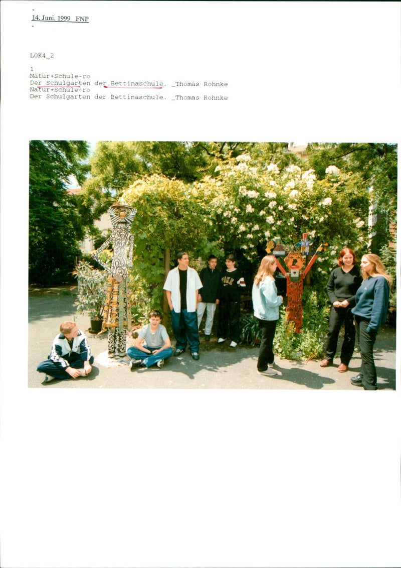 1999 SCHOOLS FNP LOK NATURE SCHOOL GARDEN - Vintage Photograph