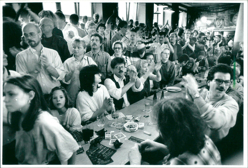 1994 OFEE SCHLACHTHOF RESTAURANT PARK CONCERT BAND ROCK - Vintage Photograph