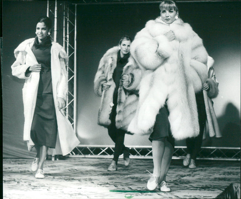 1992 FASHION LONG SCHMA DARK RED AND VIOLET SKIRTS MADE LEATH MODEL - Vintage Photograph