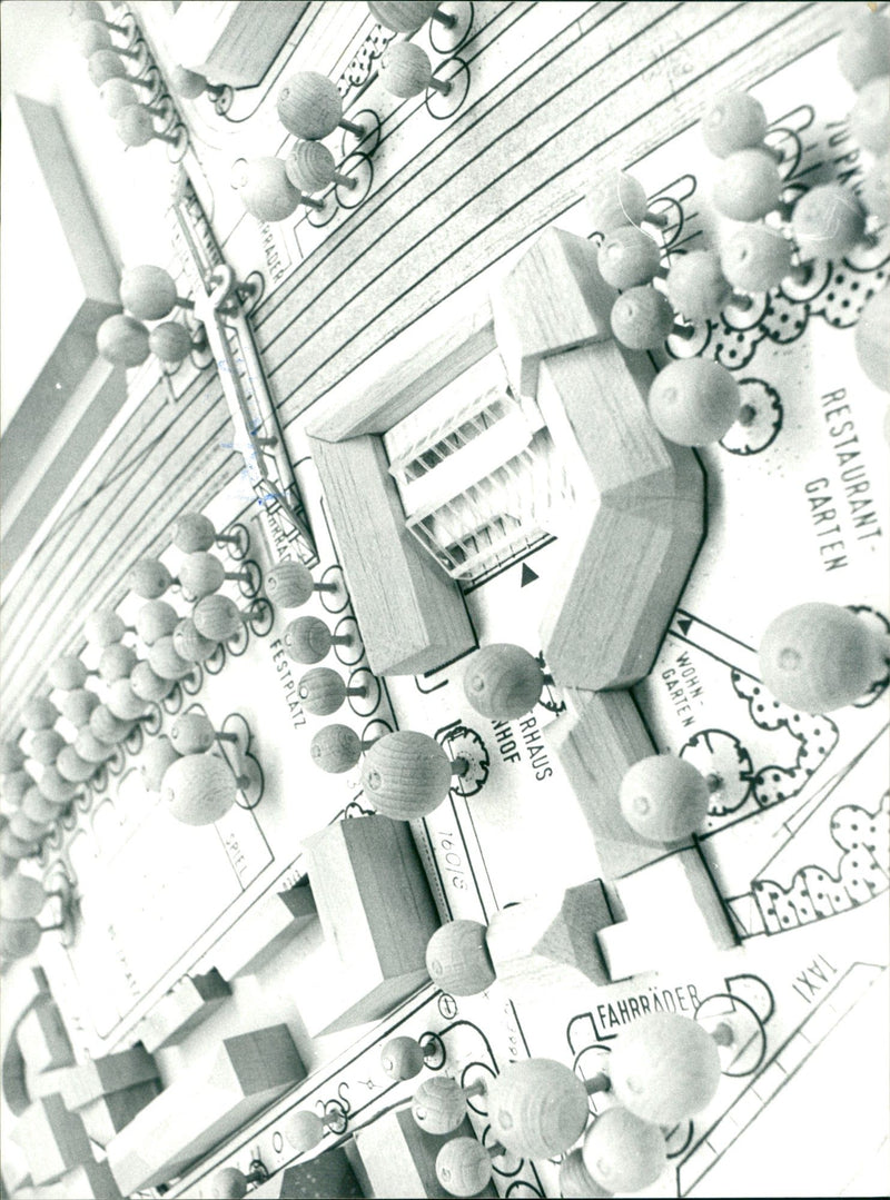 SCHONHOF MODEL MUZIK EXERCISE CENTER THERE TAXI RESTAURANT DRIVER SHOF - Vintage Photograph