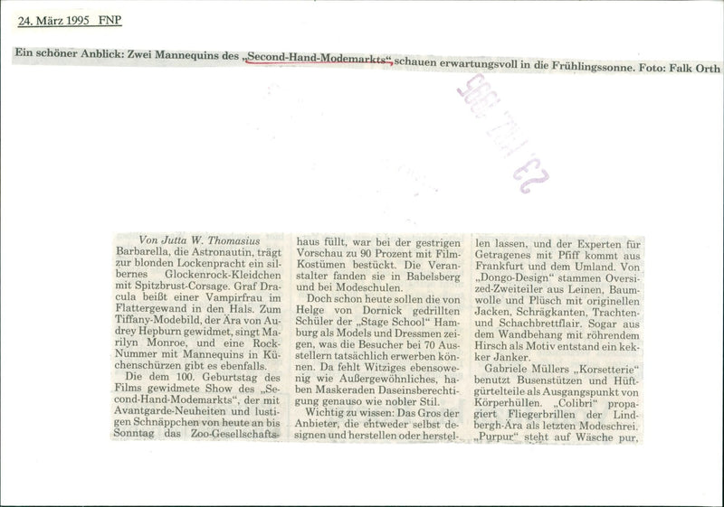 MODE SECOND HAND FASHION VERAN FRANKFURT AND SURROUN GRAF STAGE FILM - Vintage Photograph