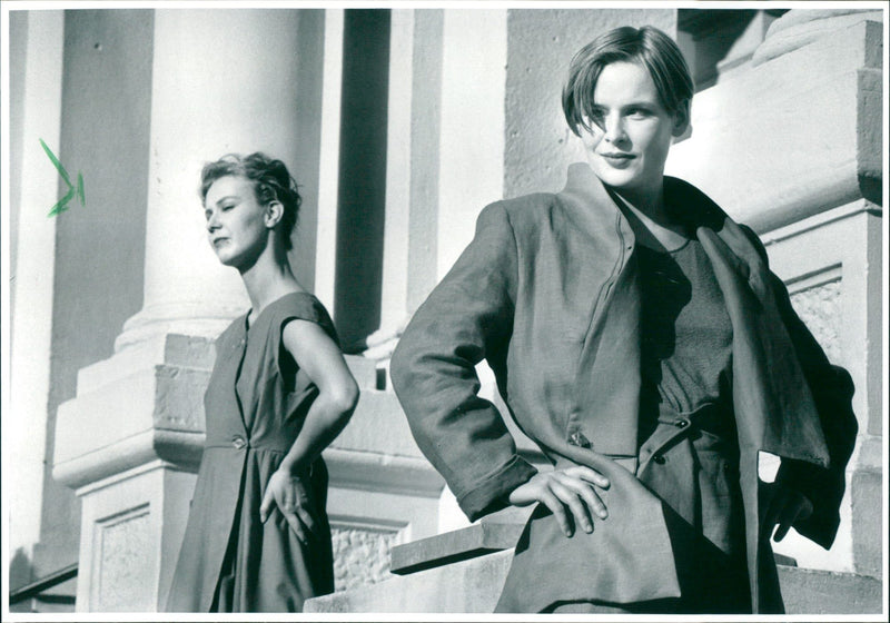 MODE SECOND HAND FASHION VERAN FRANKFURT AND SURROUN GRAF STAGE FILM - Vintage Photograph