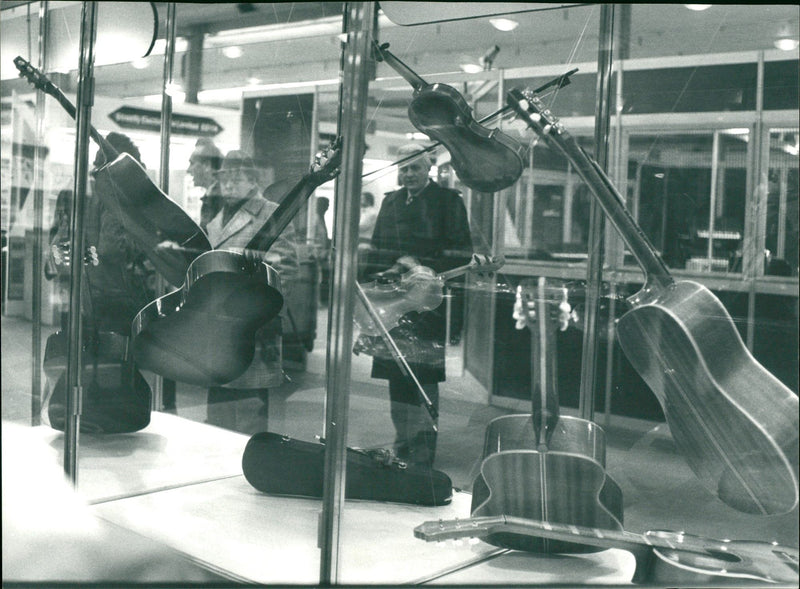 1974 IRPIS - Music Fair - Vintage Photograph