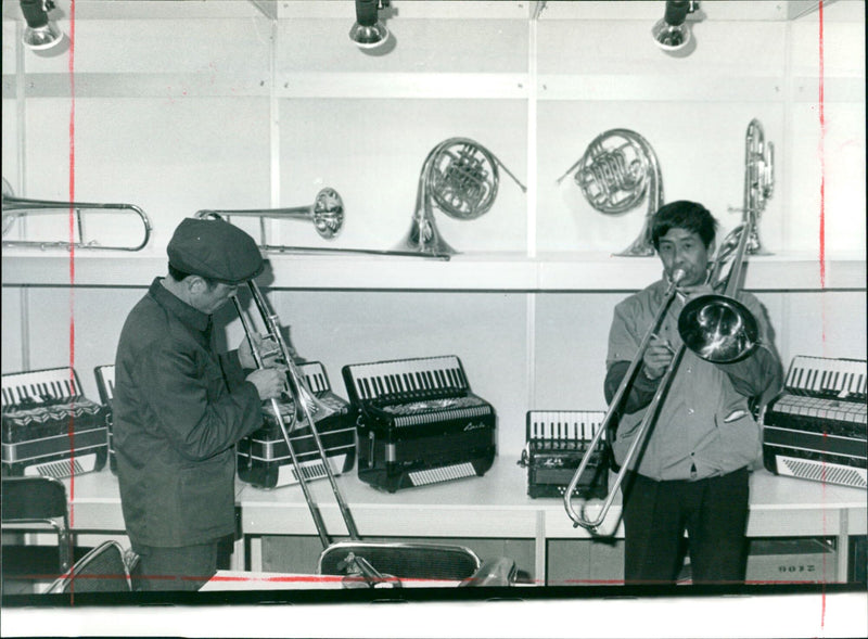 MESSEN MUSIC FAIR HELD HAMBURG GERMANY BIGGEST MUS - Vintage Photograph
