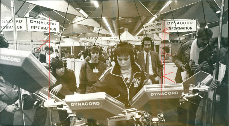 1985 MESSEN MUSIC FAIR FUP FRANKFURT MUSIKMESSE DIGITAL DRUMS EDW - Vintage Photograph