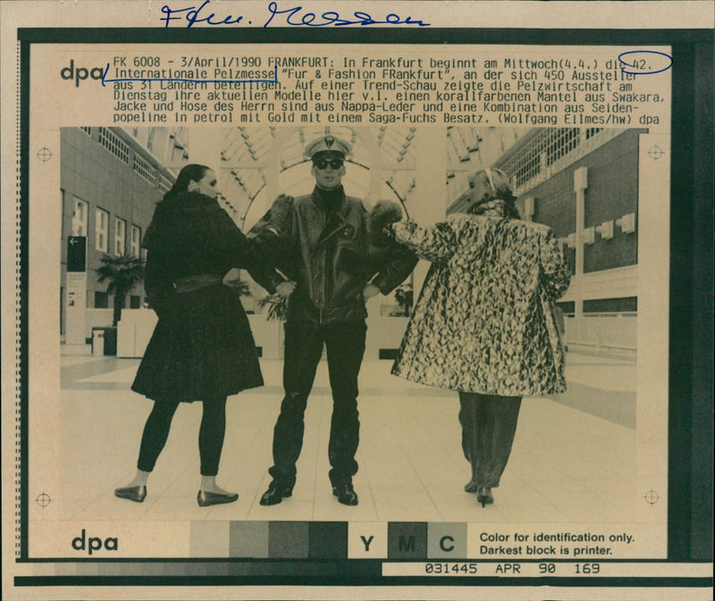 1990 FOGUE TESTS PELZUESSE CONTINUE FASHION EXHIBITS COUNTRIES PARTICIPATE - Vintage Photograph