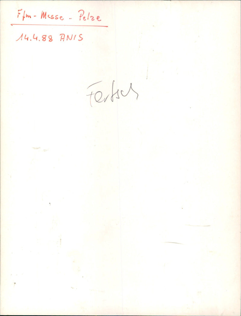 1988 FASHION FOGUE TESTS PELZUESSE CONTINUE FUR RENCHE ECHEN TEIL FREM - Vintage Photograph