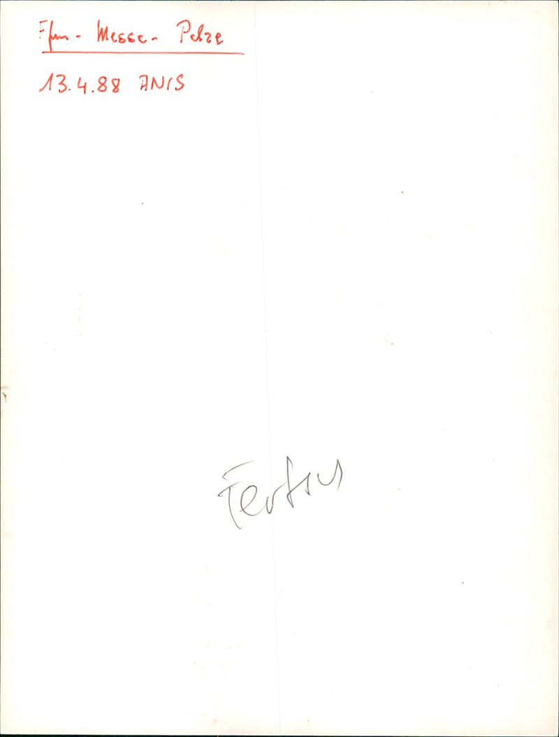 1988 FASHION FOGUE TESTS PELZUESSE CONTINUE FUR ANIS TERFIS MEASURING - Vintage Photograph