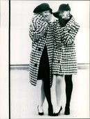 1988 FASHION FOGUE TESTS PELZUESSE CONTINUE FUR FURS ANIS TERFIR - Vintage Photograph