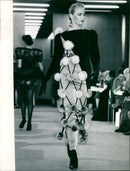 1989 FASHION FOGUE TESTS PELZUESSE CONTINUE FUR PUBLISHED - Vintage Photograph