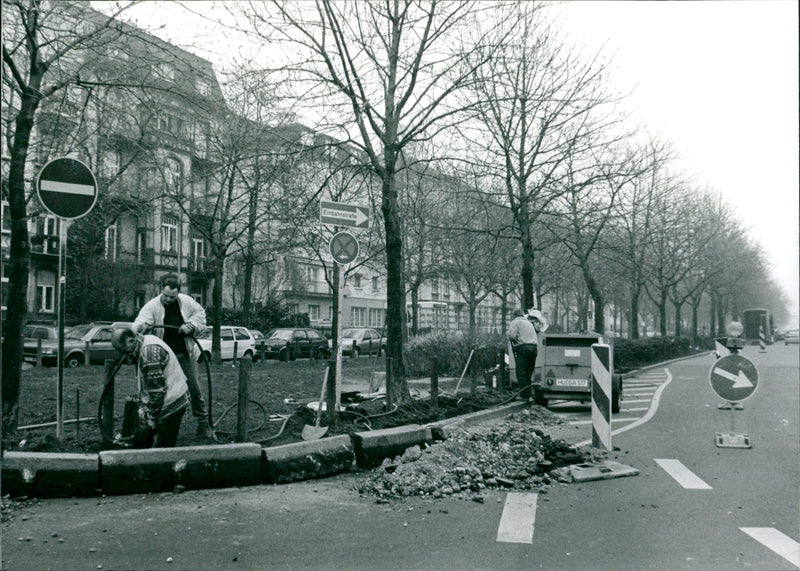 1997 ROADS PLATS BERGER STRAE CREATED FACTS HAMBURGS AVENUE THROUGH - Vintage Photograph