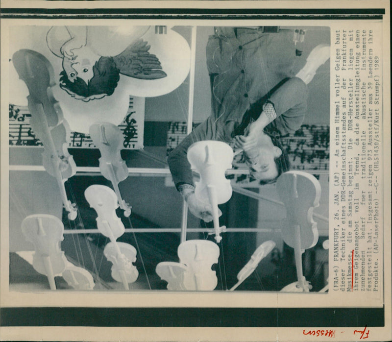 FAIR MUSIC GDR MANUFACTURERS ARE THEIR VIOLE - Vintage Photograph