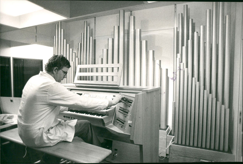 MESSEN MUSIC FAIR MUSIKMESSE FFTY FRANKFURT WEBIRASENSIN TEL PUBLICATI - Vintage Photograph