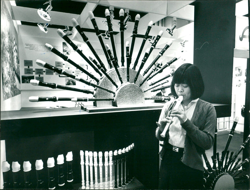 MESSEN MUSIC FAIR TADEUSZ DARKESTA BANK KTO FRA TELEPHONE FFM MUSIC FAIR - Vintage Photograph