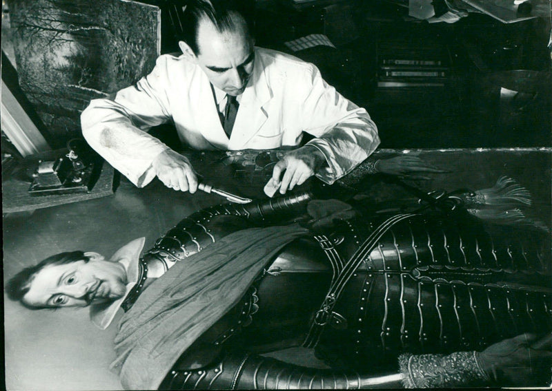 ICERSAAL EHRU EXTRA ALOYS KERN REDAKLOUR FRANKFURT MAIN GERMAN FILM - Vintage Photograph