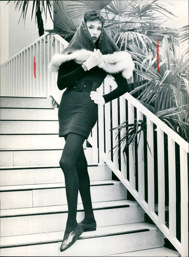 1988 FASHION FOGUE TESTS PELZUESSE CONTINUE FUR PUBLISHED FOGUECOM - Vintage Photograph