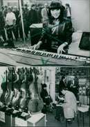 1988 MESSEN MUSIC MUSIKMESSE FRANKFURT HELD FRAN INTERNATIONAL PRESS - Vintage Photograph