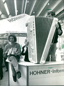 FAIR MUSIC HOHNER ESH SAWA SLINGERLAND - Vintage Photograph