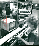 FAIR PUSATE INTERFACE FFM MUSIC FAIR BANK XTO TELEON BARBARA WOL - Vintage Photograph